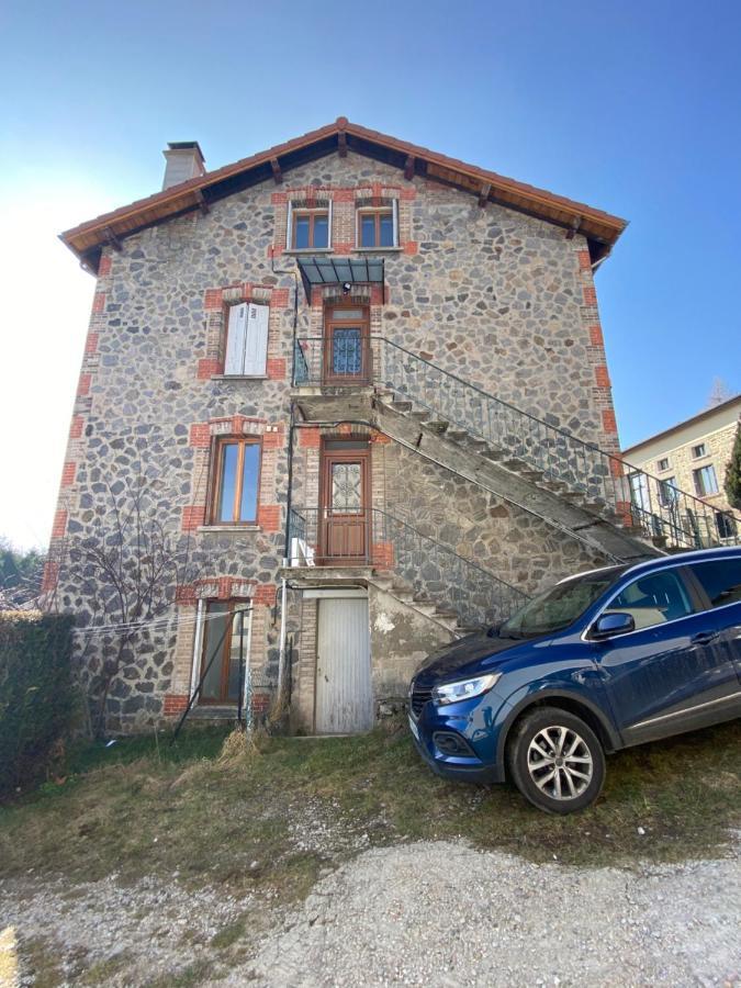 Appartement Vue Sur Le Village Saint-Genest-Malifaux Kültér fotó